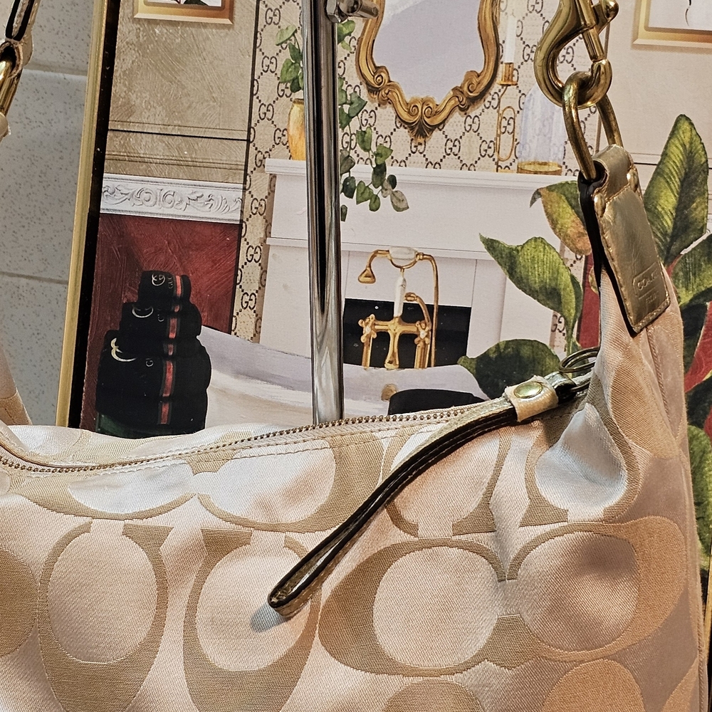 Coach Vintage Poppy Beige and Multicolor Women's Hobo Shoulder Bag - Picture 16 of 16